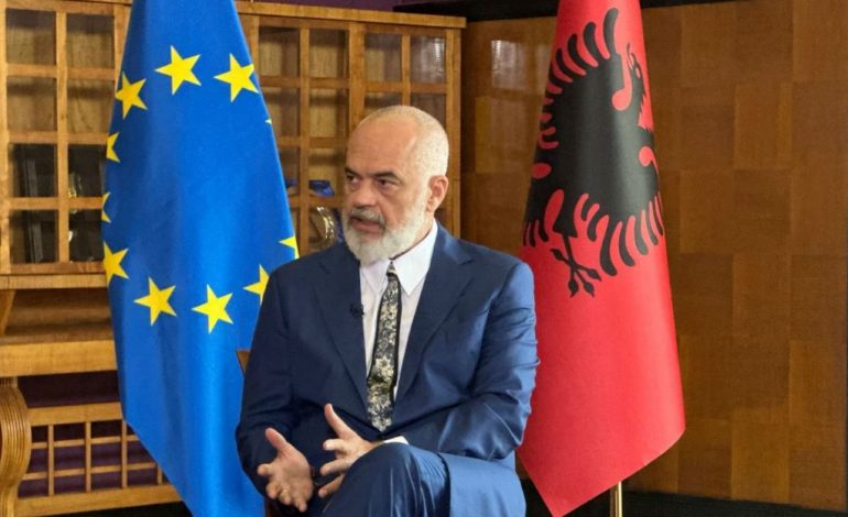 “PËRDORIN FLAMURIN GREK SI KARTË KREDITI”/ Rama sërish intervistë për mediat greke: Beleri duhet të jetë i barabartë para ligjit…