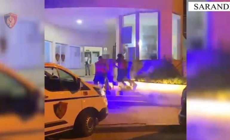 VODHI PARA NË NJË AUTOMJET/ Pranga 35-vjeçarit në Sarandë. Një tjetër u kap me…
