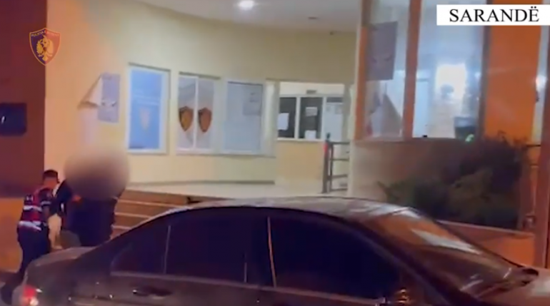 EMRI/ Në arrest shtëpie për dhunë në familje, 35-vjeçari nuk zë mend, kapet jashtë banesës