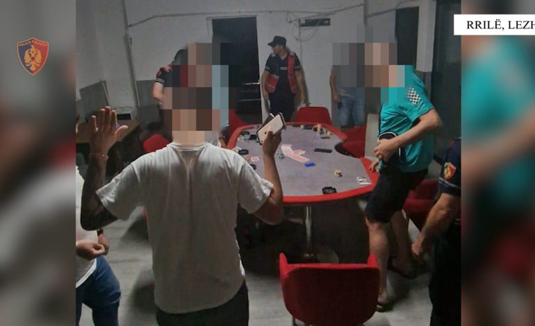 “POKER” NË NJË LOKAL NË LEZHË/ Dy të arrestuar, mes tyre pronari: Procedohen 12 të tjerë