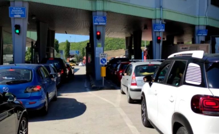 PUSHIME NË SHQIPËRI/ Rriten hyrje-daljet në Kapshticë dhe Qafë Thanë
