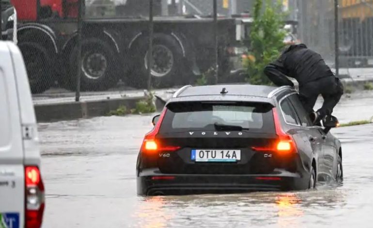 MOTI I STUHISHËM GODET EVROPËN VERIORE/ Anulohen fluturimet lundrimet e trageteve