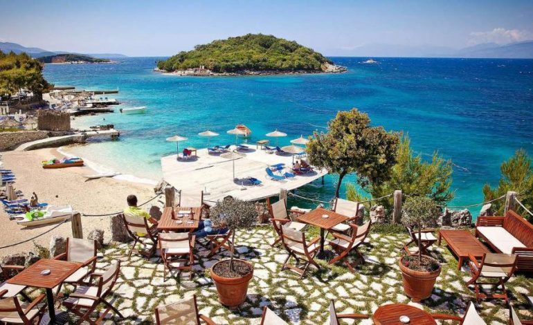 “ARRATISJE NË…”/ Revista “VSD” promovon Shqipërinë turistike, Rama: Çdo vit e më shumë vizitorë francezë
