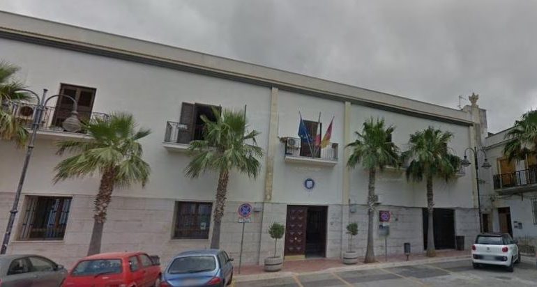 HEQJA E NDIHMËS SOCIALE NGA MELONI/ I moshuari kërcënon kryabashkiakun e qytetit: Do të djeg
