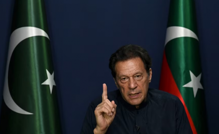 AKLUZOHET PËR KORRUPSION/ Ish-kryeministri i Pakistanit Khan dënohet me 3 vite burg