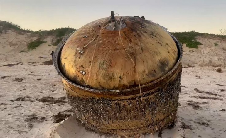 AUSTRALI/ Objekti misterioz që u gjet në breg ra nga hapësira