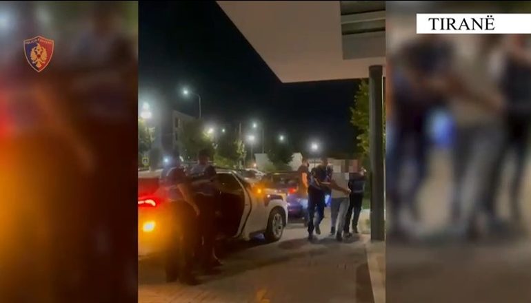 HIQESHIN SI ZYRTARË DHE I KËRKUAN NJË BIZNESMENI 70 MIJË EURO/ 4 në pranga dhe 2 në kërkim në Tiranë (EMRAT)