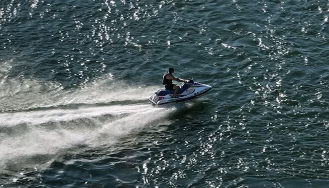 KALUAN KUFIRIN ME JET SKI/ Roja bregdetare vret me armë dy turistë