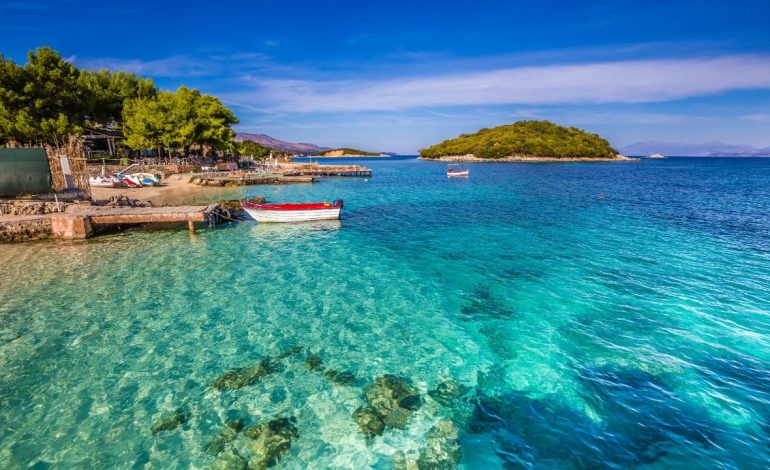 “500 MIJË ITALIANË KALUAN ADRIATIKUN PËR SHKAK TË ÇMIMEVE”/ “Le Parisien”: Shqipëria, një Eldorado e re turistike