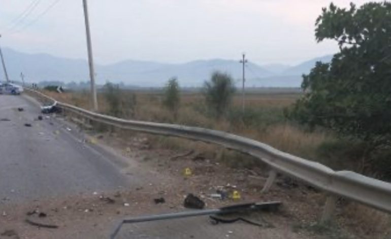 AKSIDENT NË AKSIN RRUGOR KORÇË-POGRADEC/ Makina del nga rruga, tre të plagosur