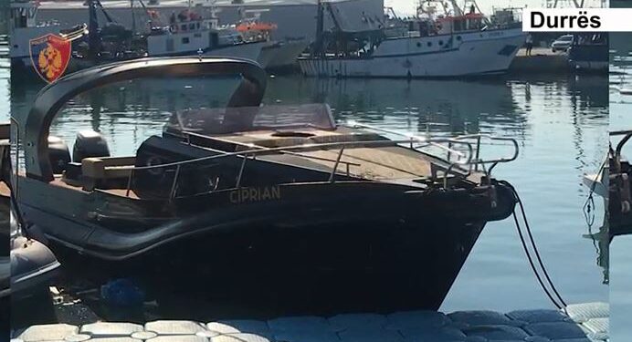 RREZIKUAN TË MBYTESHIN NË DET TË HAPUR/ Policia shpëton dy pushues në Durrës