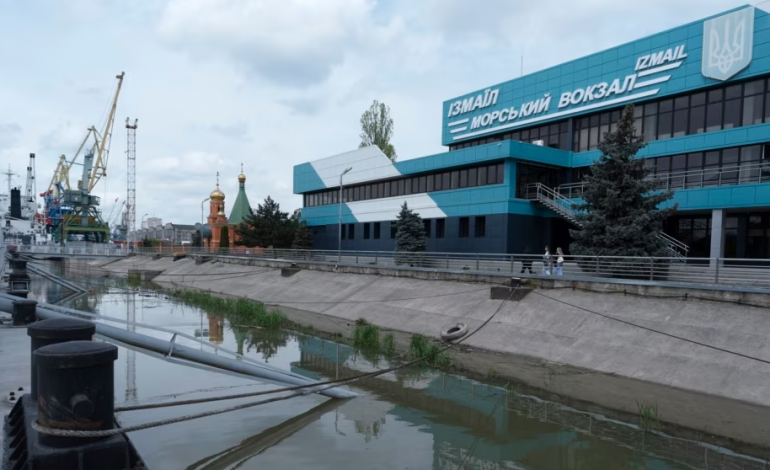PARA TAKIMIT PUTIN-ERDOGAN/ Rusia sulmon me dronë portin në Odesa, përfshihen nga flakët depot me drithëra