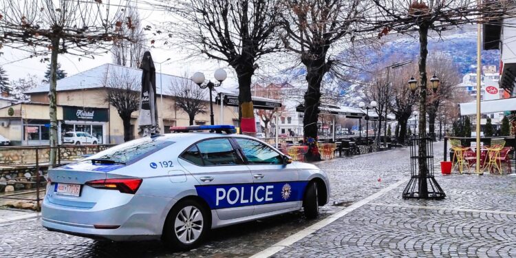VRITET ME ARMË ZJARRI 48-VJEÇARI NË PRIZREN/ Dëshmitari: U qëllua në sy të gruas dhe djalit