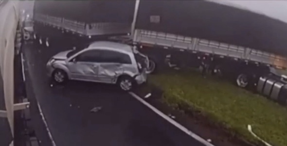 AKSIDENTI FATAL/ Kamionët marrin para makinat në trafik, 7 të vdekur dhe 11 të plagosur