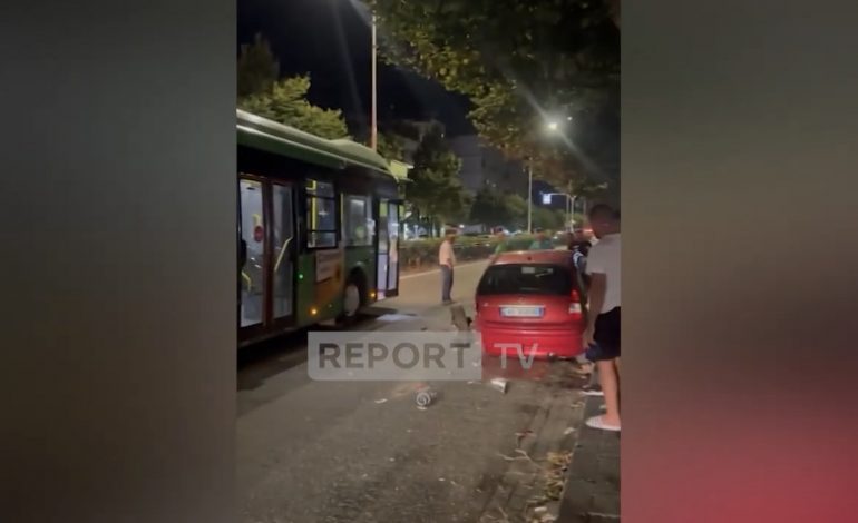 AKSIDENT NË TIRANË/ Autobusi i linjës së ‘Unazës’ përplaset me dy makina! Plagoset një prej shoferëve