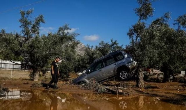 MOTI I KEQ/ Stuhitë dhe reshjet e dendura të shiut godasin Greqinë, Turqinë dhe Bullgarinë, VDESIN 11 persona