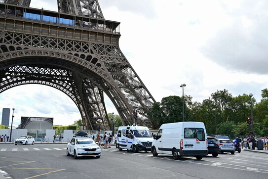 RINDIZEN TENSIONET NË PARIS/ 16-vjeçari vdes gjatë ndjekjes nga policia