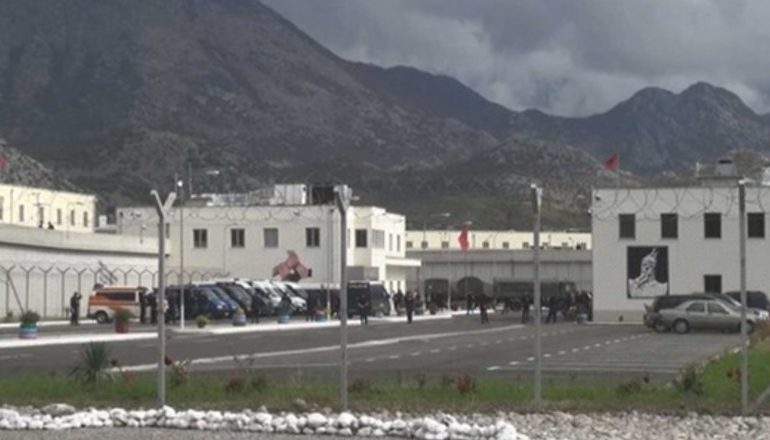 E RËNDË NË LEZHË/ Vetëvaret i dënuari në burgun e Shënkollit (EMRI)