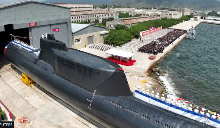 KOREJA E VERIUT SHKON MË TEJ/ Kim Jong Un zbulon ‘nëndetësen e sulmit bërthamor’