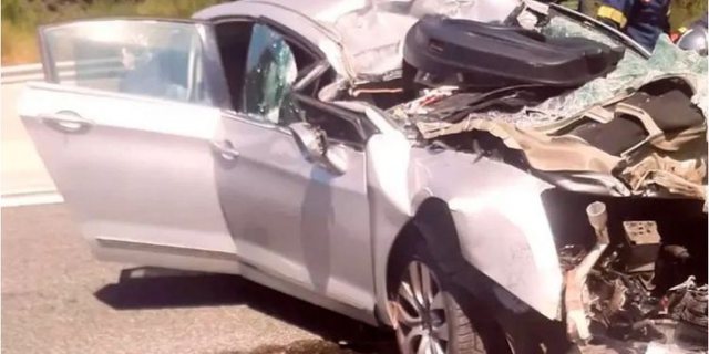 AKSIDENT NË LAPRAKË/ Shoferja fluturon mbi bordurë dhe godet makinën tjetër, ka të plagosur