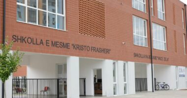 NESËR DITA E PARË E SHKOLLËS/ Veliaj: Përdoreni më pak makinën, shmangim trafikun, ecni me fëmijët