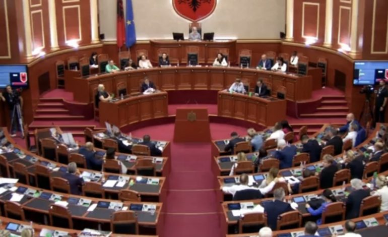 NDRYSHIMET NË QEVERI/ Kuvendi mblidhet sot në seancë për miratimin e dekreteve