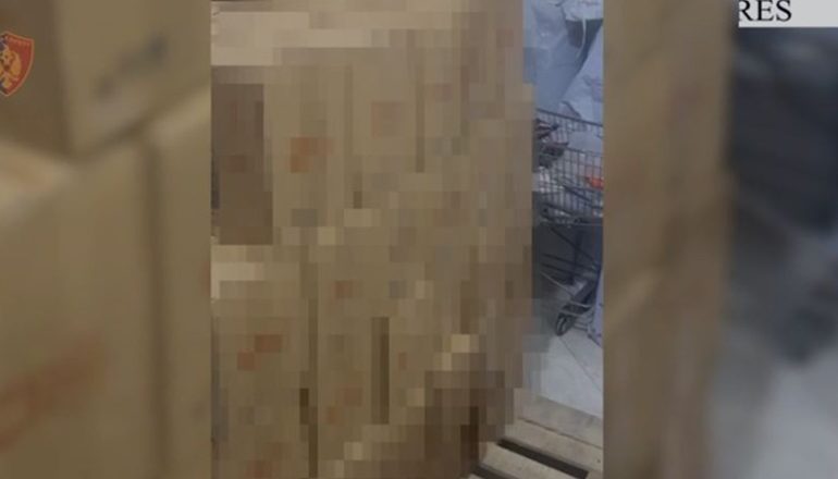I ZBULOHET MAGAZINA ME MIJËRA PRODUKTE TË KONTRABANDUARA/ Arrestohet 30 vjeçari në Durrës