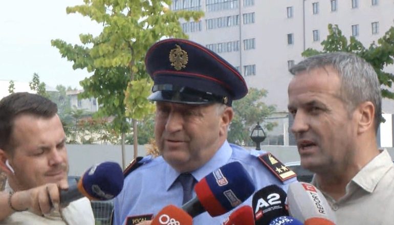 ZJARRI NË PALLATIN TEK ISH-PARKU I AUTOBUSËVE/ Shefi i zjarrfikëses: Flakët nisën në katin e dytë dhe u përhapen! Flakët u izoluan, dëme të mëdha