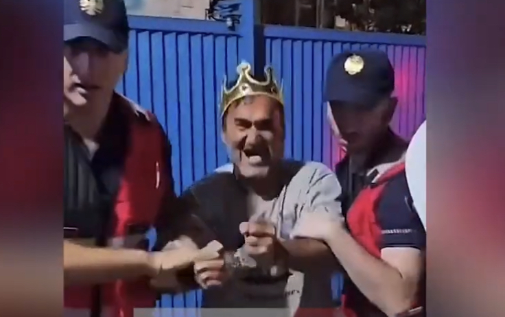 MEGAOPERACIONI/ Arrestohet ‘Ujku i Cërrikut’, momenti kur ulëret teksa shoqërohet nga policia