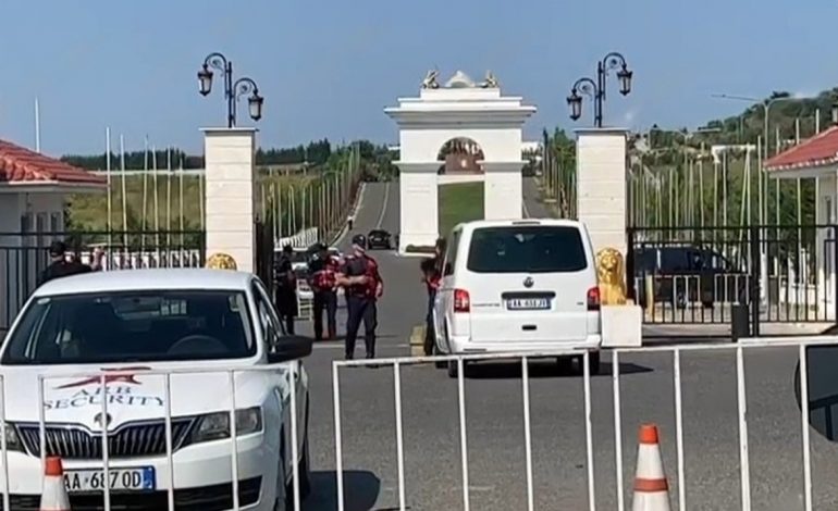 MUHAXHEDINI IKU NGA KAMPI/ Drejtuesit e MEK tentuan ta rimerrnin me forcë, zbardhet konflikti i iranianëve që përfundoi në polici