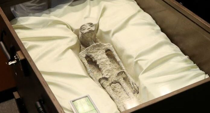 KUFOMË ALIENËSH APO MASHTRIM? NASA nis hetimet për dy trupat që ekspozoi studiuesi Maussan