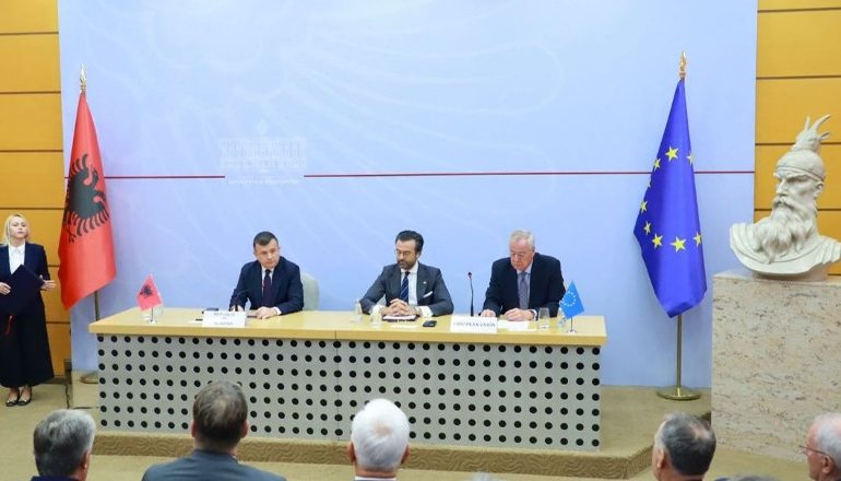 NËNSHKRUHET MARRËVESHJA SHQIPËRI-BE PËR OPERACIONET E FRONTEX/ Balla: Të marrim rol kontribuues për sigurinë në rajon