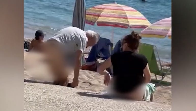 NDODH NË HIMARË/ Dy turistë heqin rrobat e banjos në plazh publik