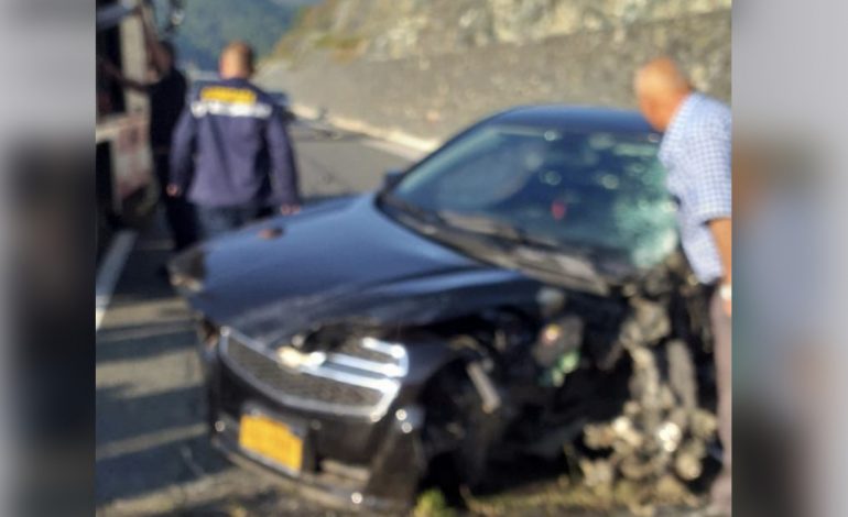 TRAGJIKE/ Aksident i rëndë në Rrugën e Kombit, përplasen dy automjete, një i vdekur