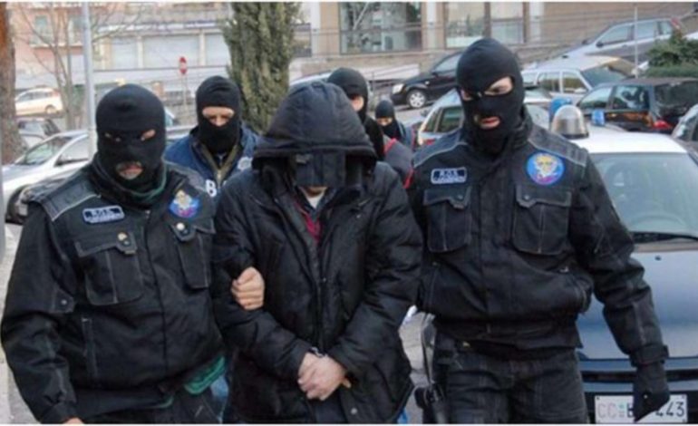 “ZOTËR TË AKSIT BALLKANIK”/ Antimafia italiane: Shqiptarët, raport direkt me kartelet e kokainës