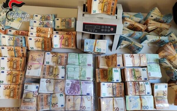 ARRESTOHEN DY SHQIPTARË DHE NJË ITALIAN/ Kapen me një sasi të madhe droge dhe parash