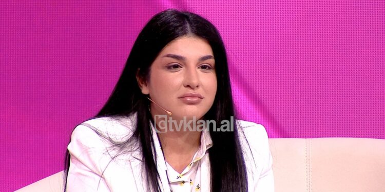 “LAJA KËMBËT E VJEHRRËVE”/ Historia e trishtë e Vanesës me ish-bashkëshortin 15 vjet më të madh: Haja dhunën e tij