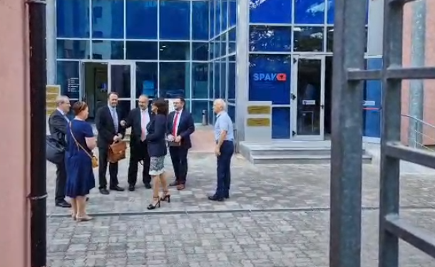 SOT SEANCA/ Beleri kërkon ndryshimin e masës së sigurisë, e pranishme ambasadorja greke