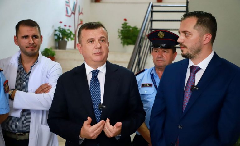 “FËMIJËT JANË NË BESËN TONË…”/ Balla jep porositë nga Kukësi: Të bëjmë detyrën, të ofrojmë siguri!