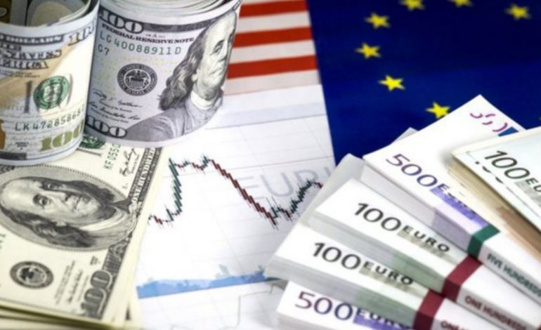 KËMBIMI VALUTOR/ Me sa blihen dhe shiten euro dhe dollari, ç’po ndodh me monedhat e tjera