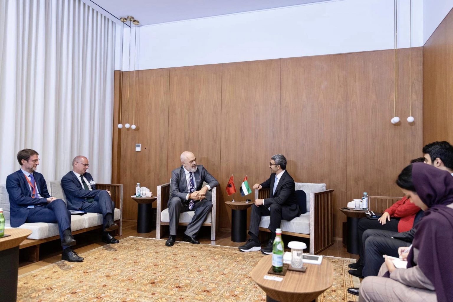VIZITA ZYRTARE NË NEW YORK/ Rama takohet me Ministrin e Jashtëm të Emirateve të Bashkuara Arabe, Rama zbardh diskutimet