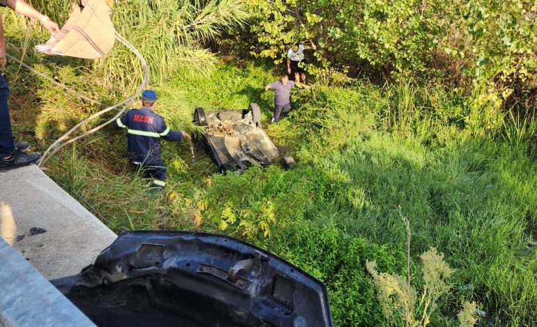 AKSIDENT TRAGJIK/ Automjeti del nga rruga dhe bie në kanalin me ujë, ndërron jetë shoferja 32-vjeçare