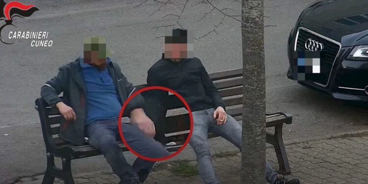 31 SHQIPTARË NË PRANGA/ Italia shkatërron bandën e shpërndarësve “turistë”