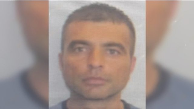 PLAGOSI EFEKTIVIN E “SHQIPONJAVE”/ “Fshihet në Tiranë, lëviz në këmbë”, policia në kërkim të 42-vjeçarit, dyshohet se…