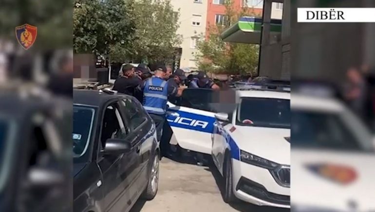 DETAJET DHE EMRI/ “Tempulli” vë në pranga edhe një 19-vjeçar në Dibër, tentoi të shiste drogë në afërsi të një shkolle