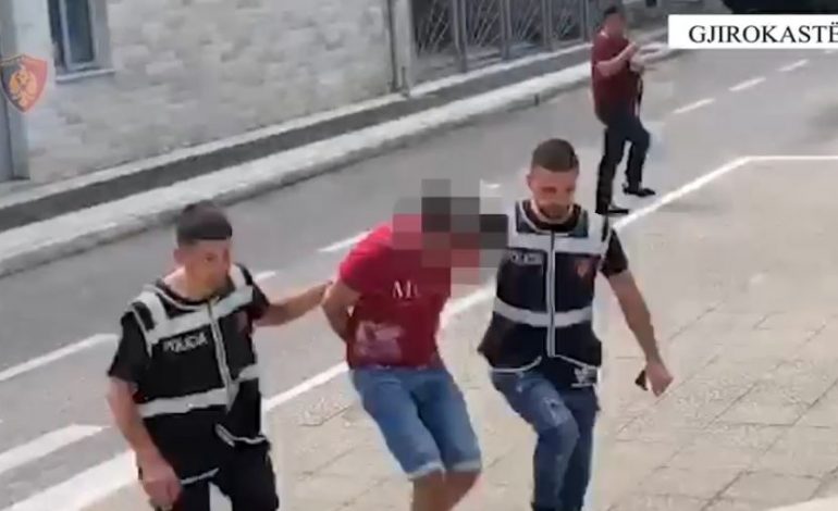 TENTOI TË VIDHTE BANESËN E NJË TË MOSHUARE/ Kapet në flagrancë 38-vjeçari në Dropull