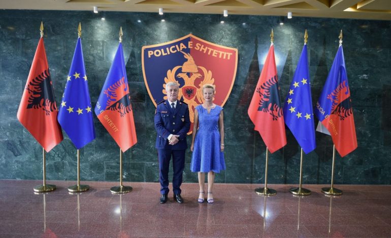 RRUMBULLAKU TAKOHET ME AMBASADOREN E FRANCËS/ Në fokus zgjerimi dhe intensifikimi i bashkëpunimit