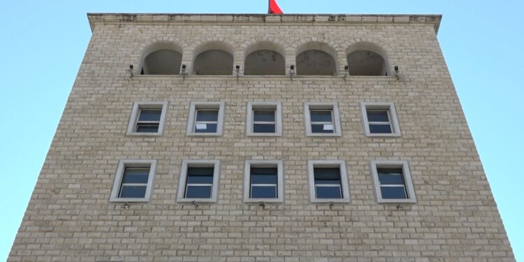 SHALLEN FITUESIT E RAUNDIT TË DYTË NË UNIVERSITETE/ Regjistrimet në periudhën 22 Shtator-1 Tetor