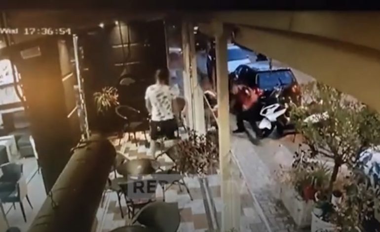 PUBLIKOHEN PAMJET/ Momenti kur Klered Bozhanaj plagos efektivin e ‘Shqiponjave’ në Tiranë