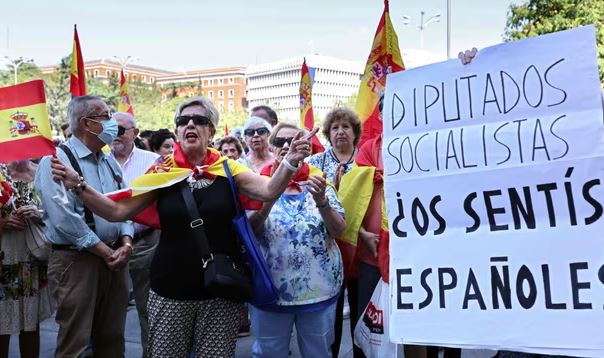 SPANJË/ Sanchez drejt një koalicioni me ish udhëheqësin katalanas? Priten protesta në Madrid